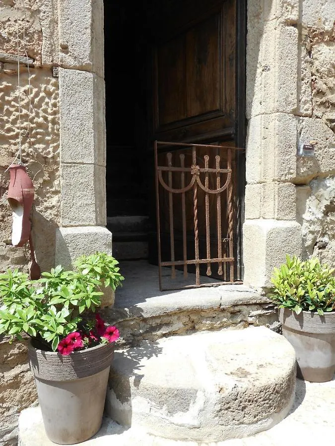 The Tavern Castelnau-Pegayrols Bed & Breakfast
